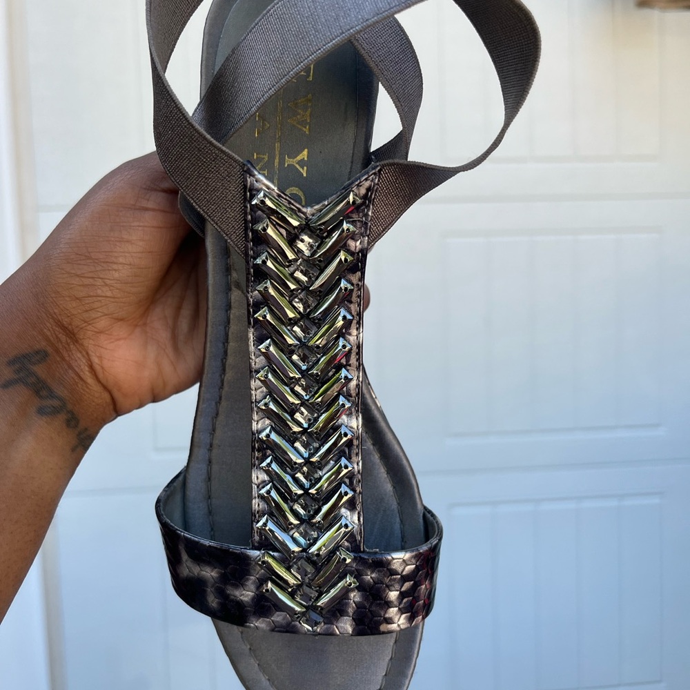 B & W cheetah print. Size 8